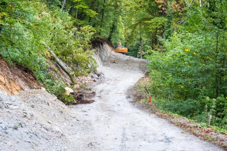 Proti Obolnem poteka rekonstrukcija ceste 1